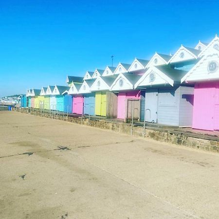 Modern 3 Bedroom Caravan Near The Beach Walton-on-the-Naze Ngoại thất bức ảnh