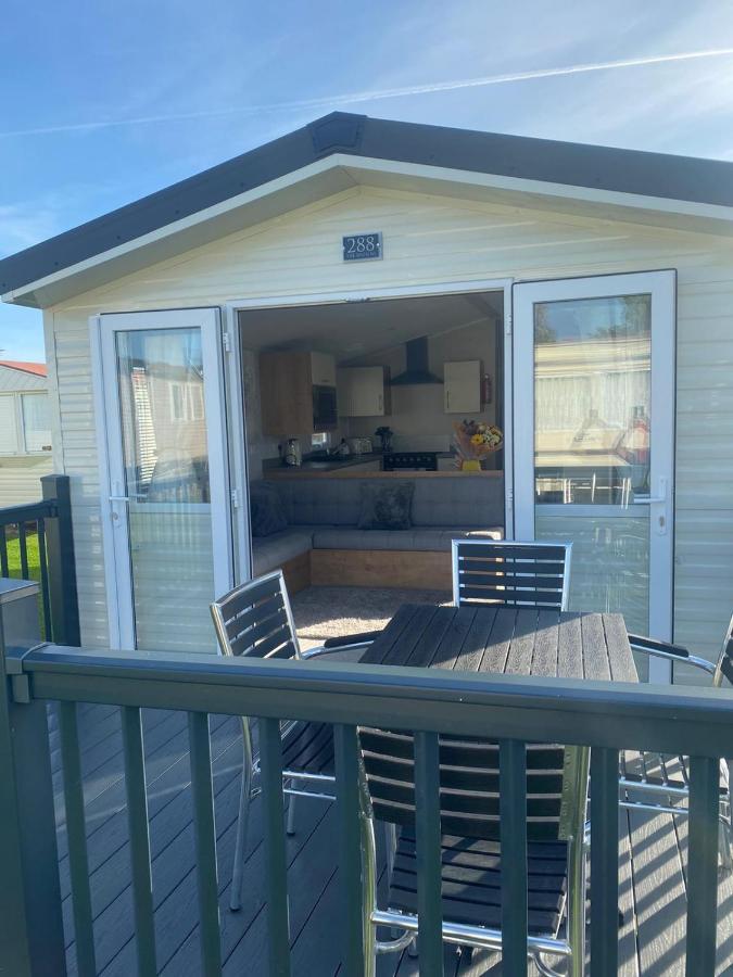 Modern 3 Bedroom Caravan Near The Beach Walton-on-the-Naze Ngoại thất bức ảnh