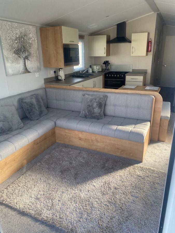 Modern 3 Bedroom Caravan Near The Beach Walton-on-the-Naze Ngoại thất bức ảnh