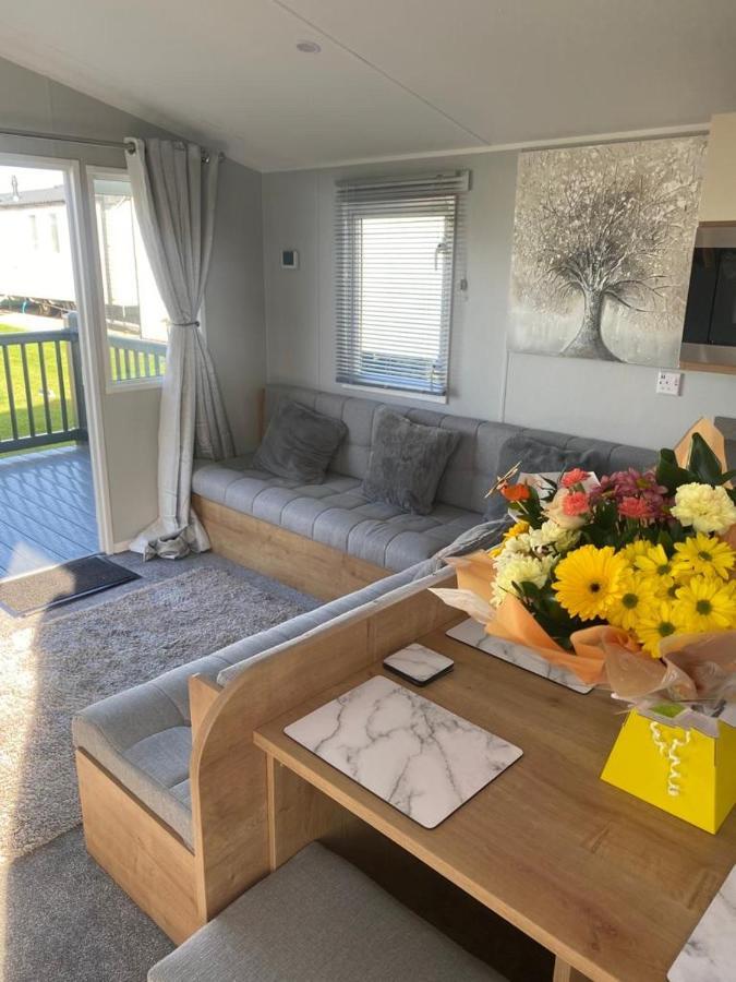 Modern 3 Bedroom Caravan Near The Beach Walton-on-the-Naze Ngoại thất bức ảnh