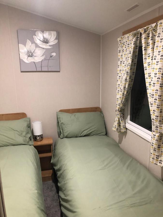 Modern 3 Bedroom Caravan Near The Beach Walton-on-the-Naze Ngoại thất bức ảnh