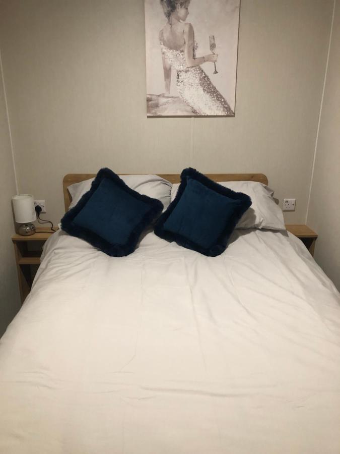 Modern 3 Bedroom Caravan Near The Beach Walton-on-the-Naze Ngoại thất bức ảnh