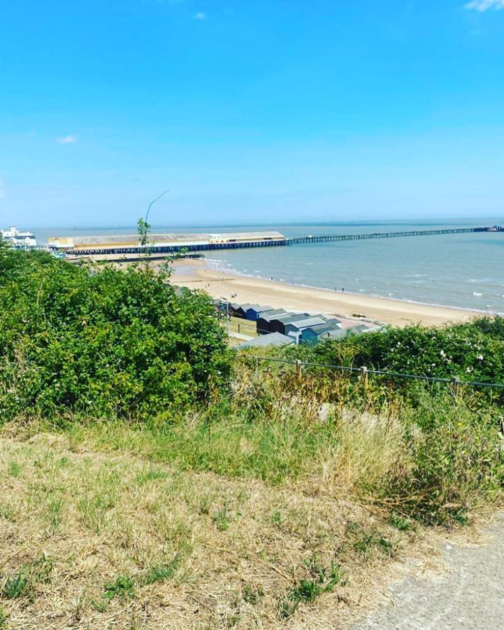 Modern 3 Bedroom Caravan Near The Beach Walton-on-the-Naze Ngoại thất bức ảnh
